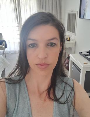 nelia Stone