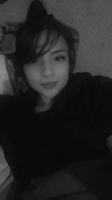 Alekzonderia Flores